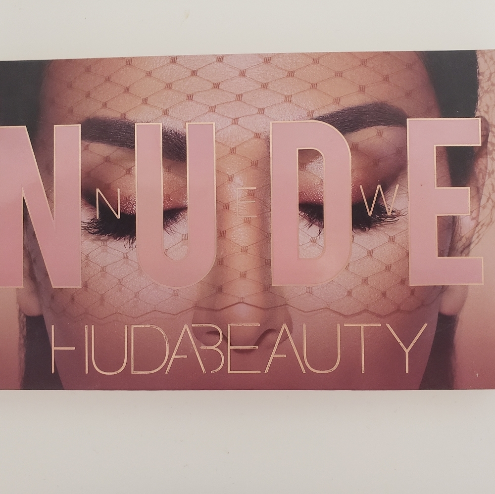 Huda Beauty New Nudes Palette